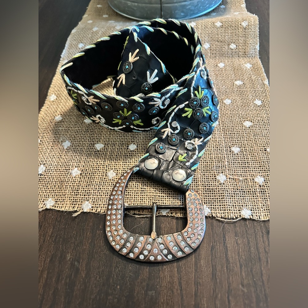 Women’s Rhinestone Buckle Belt